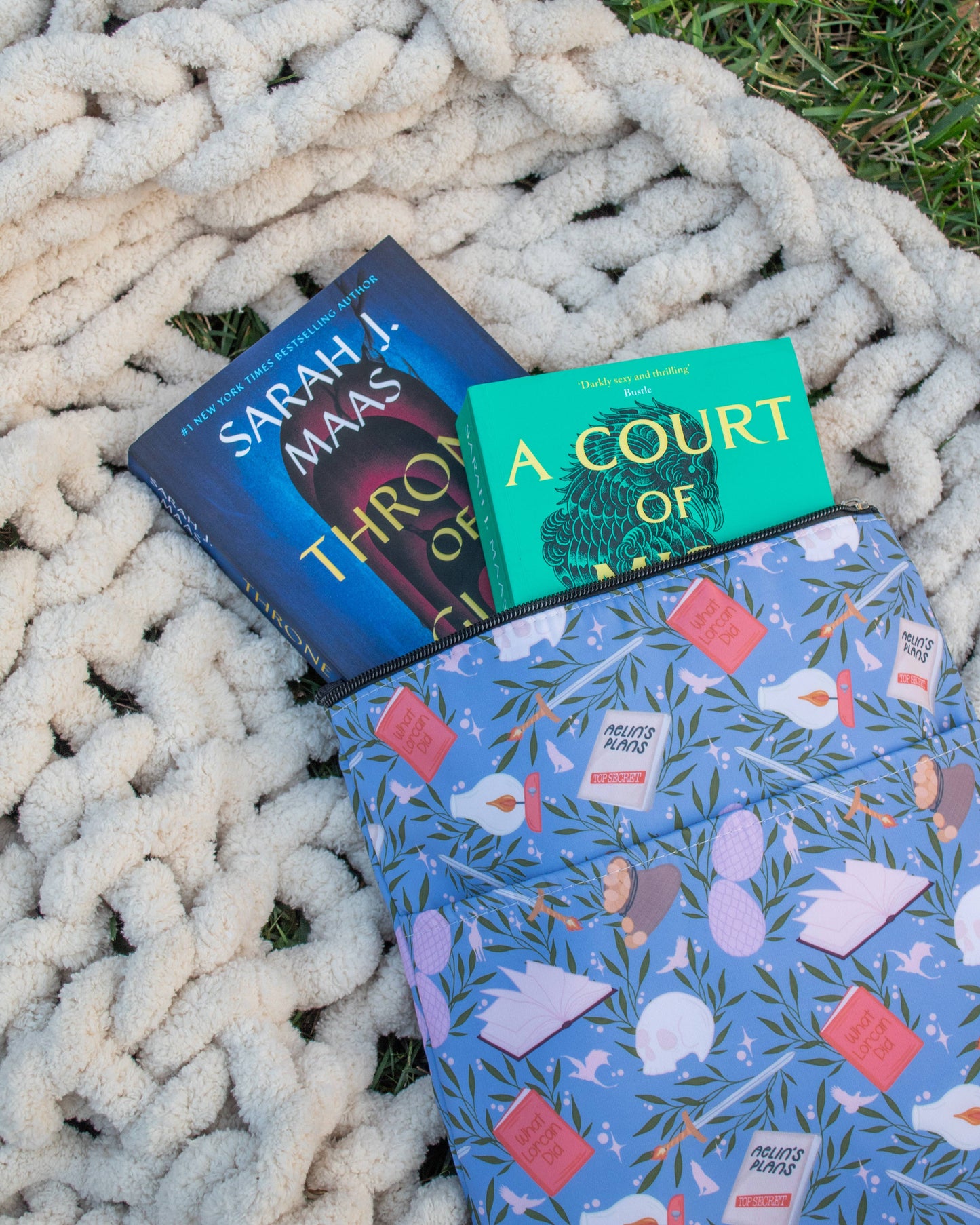 Meaggie Moos - Book / Tablet Sleeve | Throne of Glass - The Secret Garden Bookery