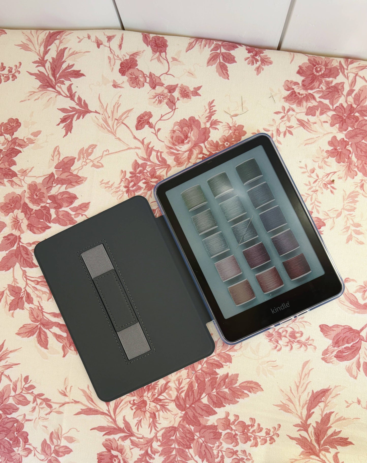 She Reads Books Kindle Case - Kindle Lover Accessory