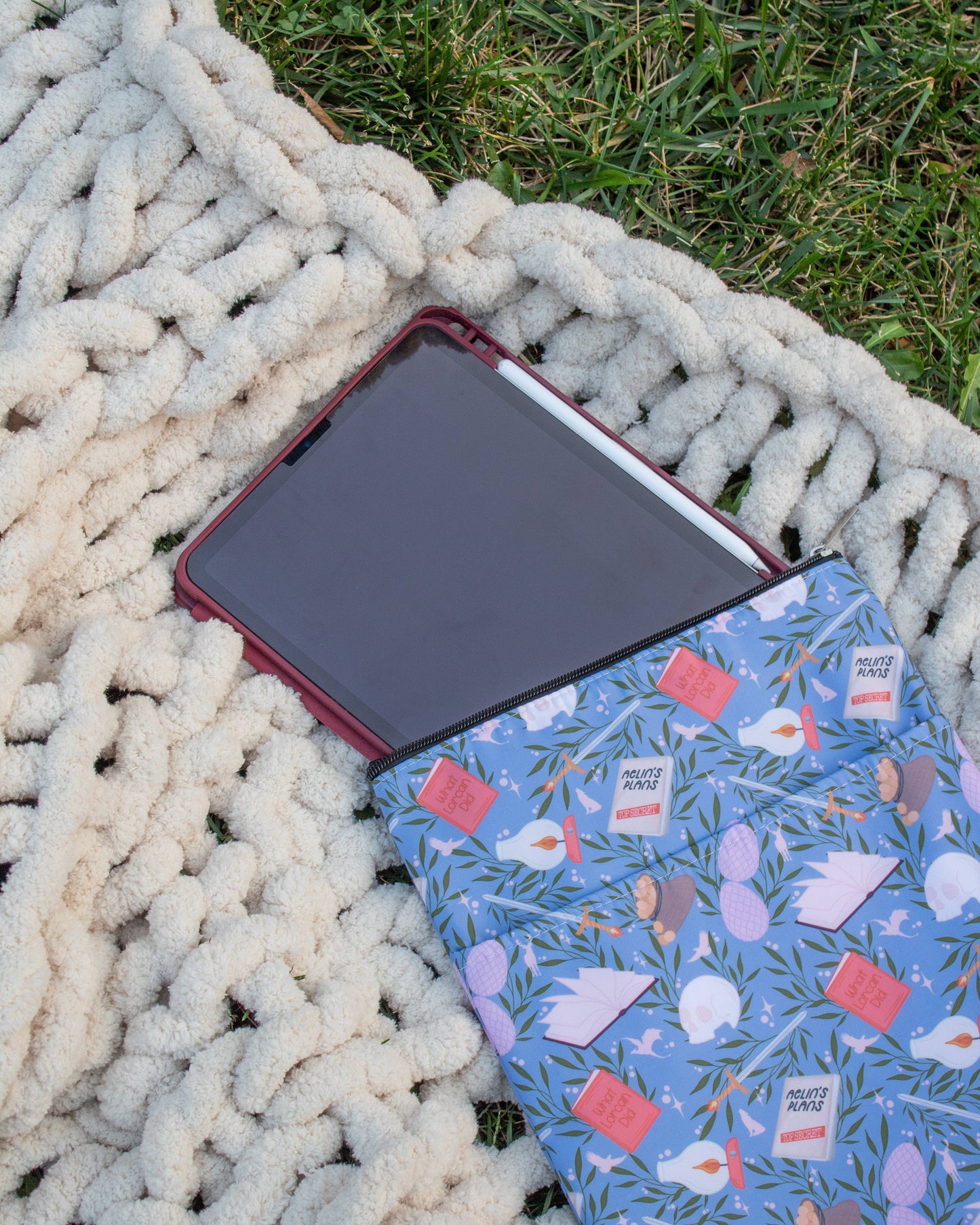 Meaggie Moos - Book / Tablet Sleeve | Throne of Glass - The Secret Garden Bookery