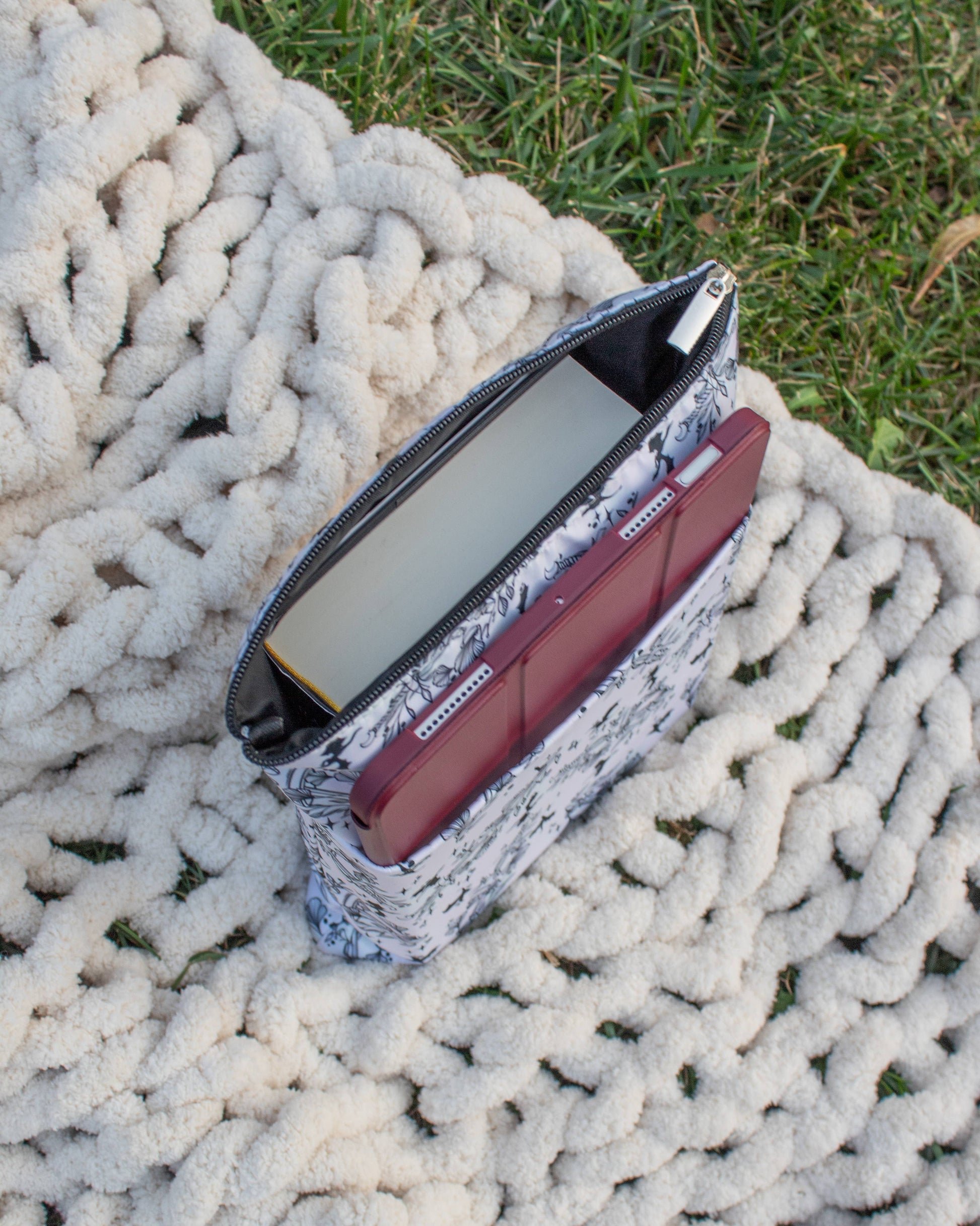 Meaggie Moos - Book / Tablet Sleeve | Ivory Swords - The Secret Garden Bookery