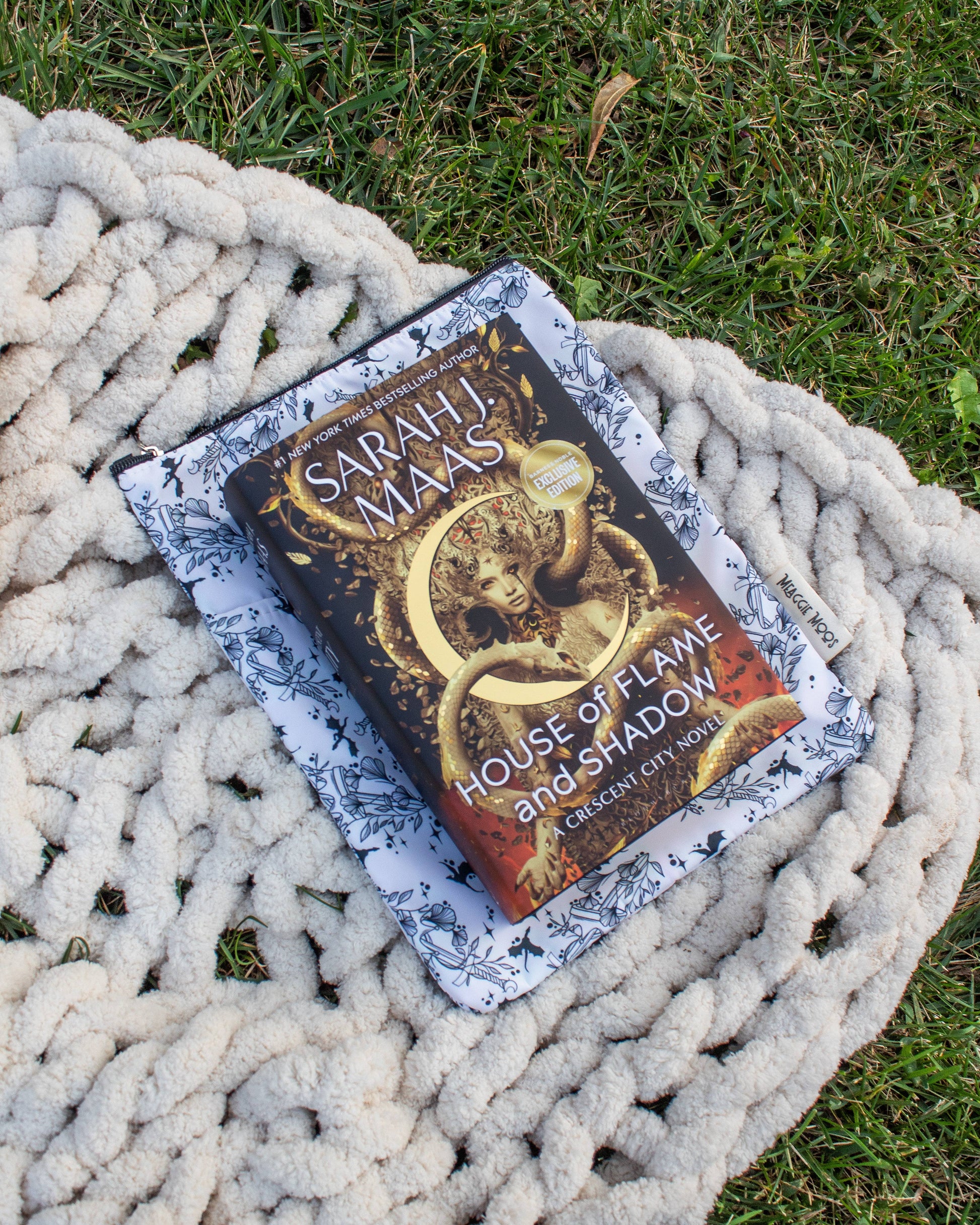 Meaggie Moos - Book / Tablet Sleeve | Ivory Swords - The Secret Garden Bookery