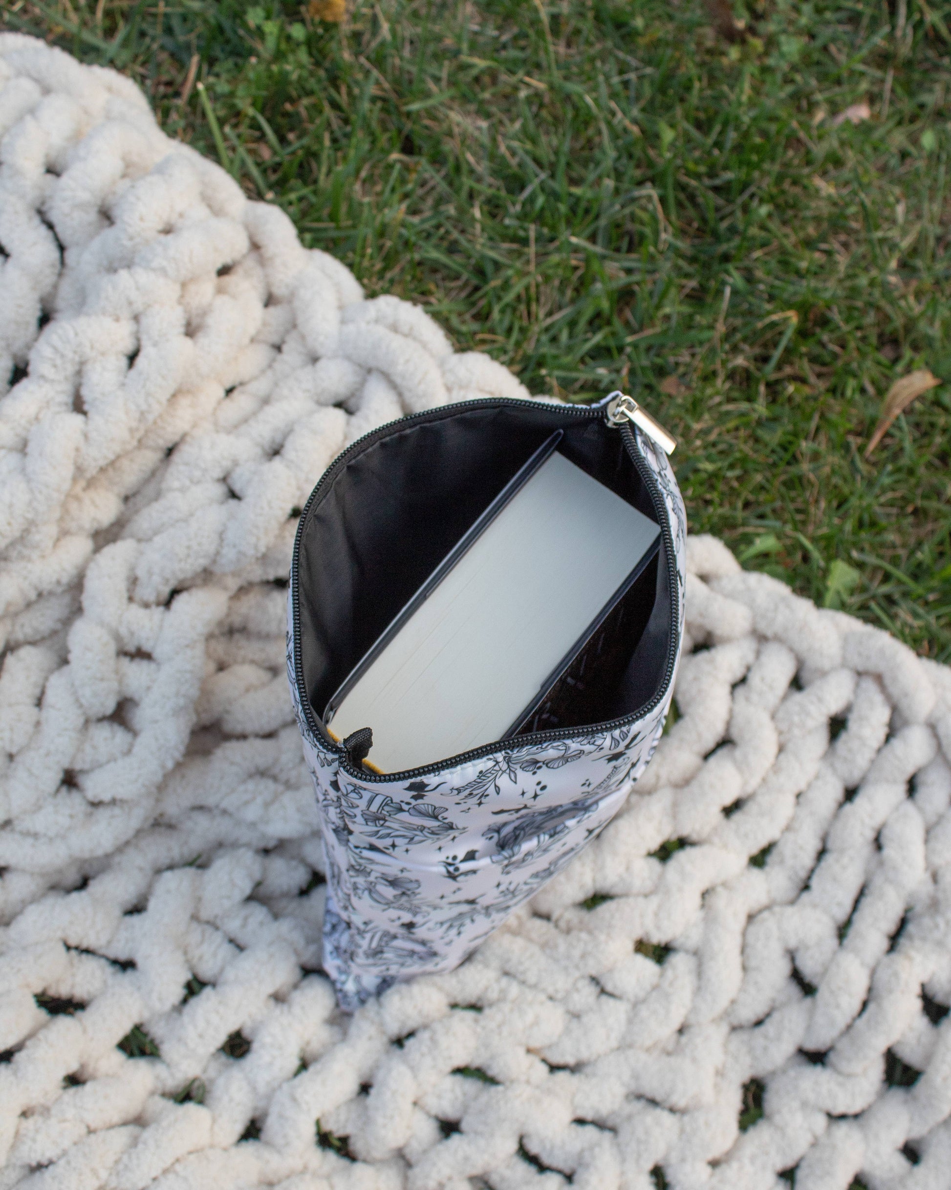 Meaggie Moos - Book / Tablet Sleeve | Ivory Swords - The Secret Garden Bookery