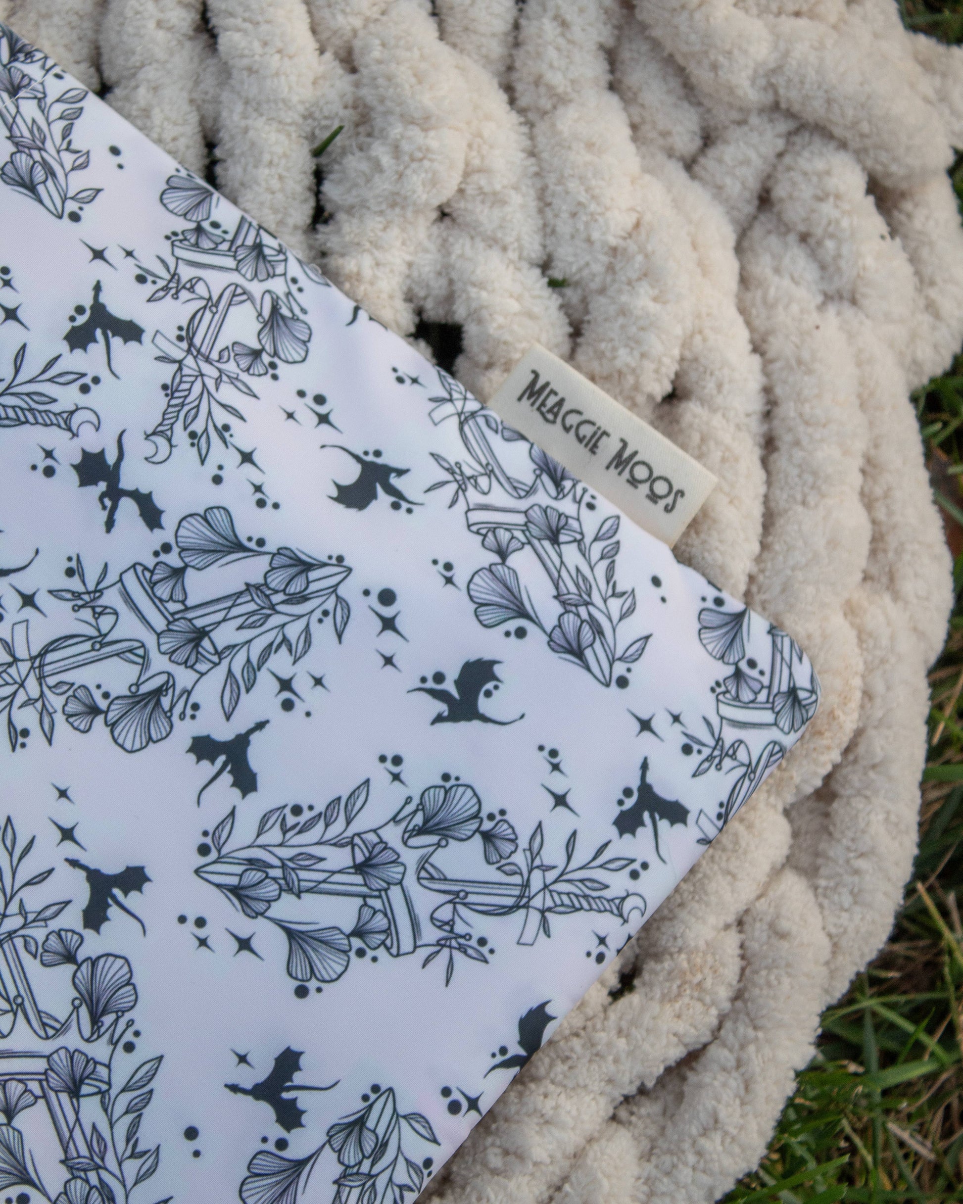 Meaggie Moos - Book / Tablet Sleeve | Ivory Swords - The Secret Garden Bookery