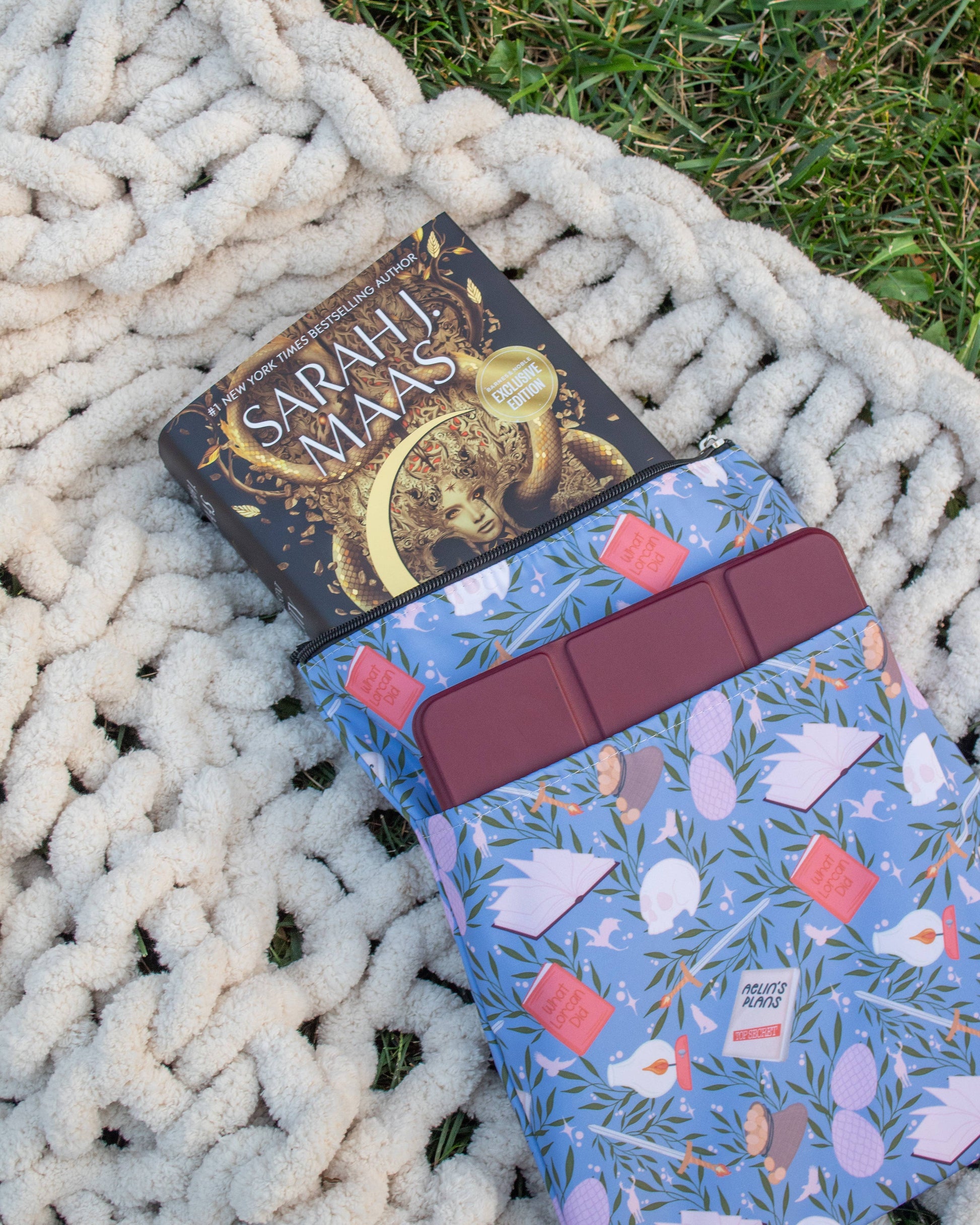 Meaggie Moos - Book / Tablet Sleeve | Throne of Glass - The Secret Garden Bookery