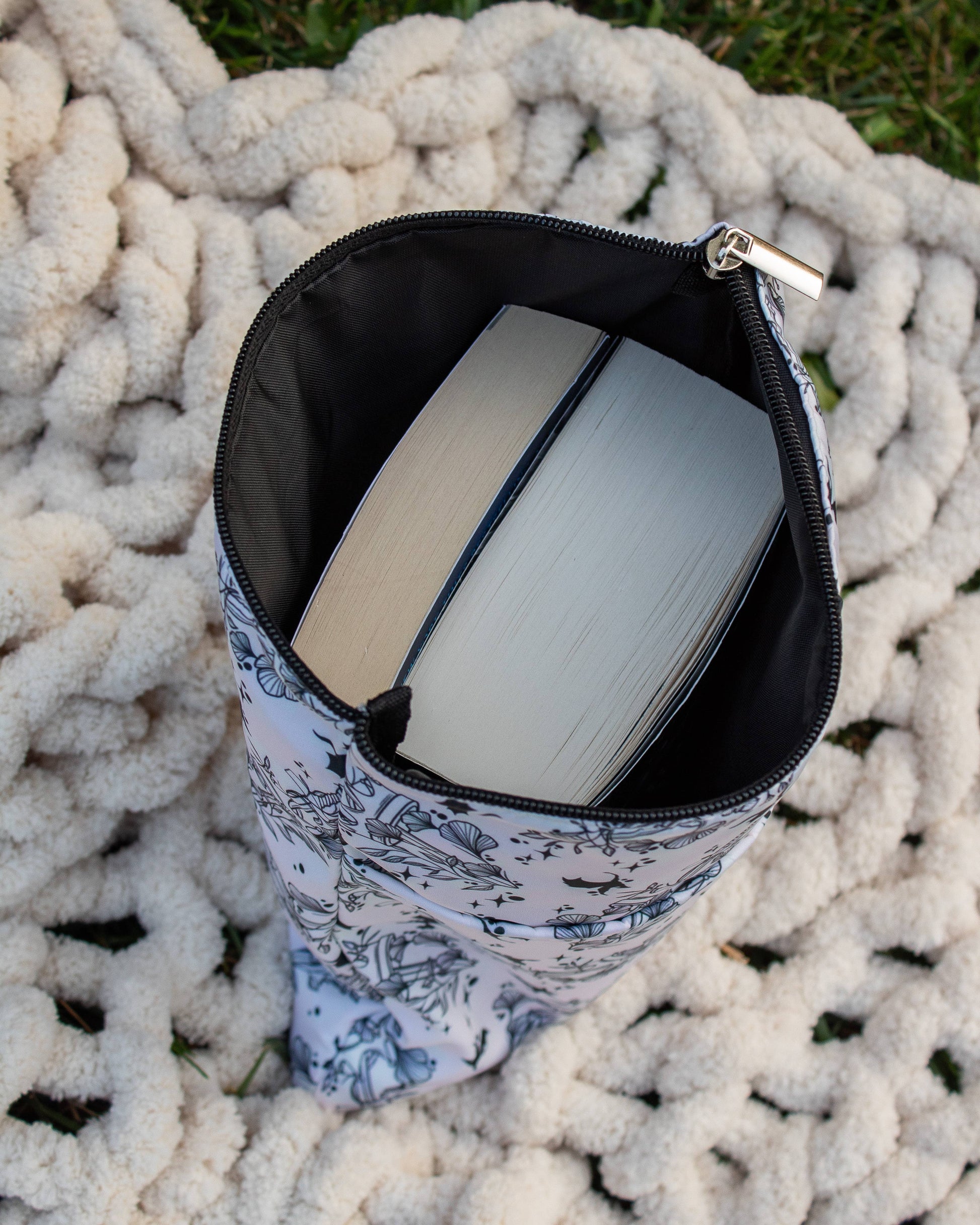 Meaggie Moos - Book / Tablet Sleeve | Ivory Swords - The Secret Garden Bookery